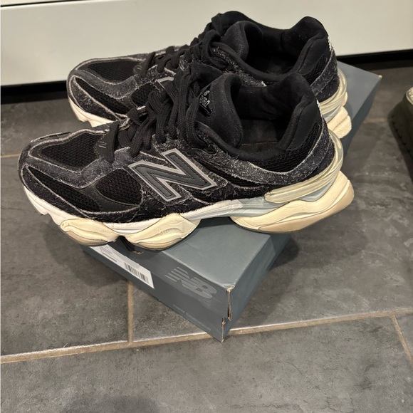 New balance 9060 sneakers black suede & sea salt size 7.5 men, 9 women’s - Picture 5 of 7